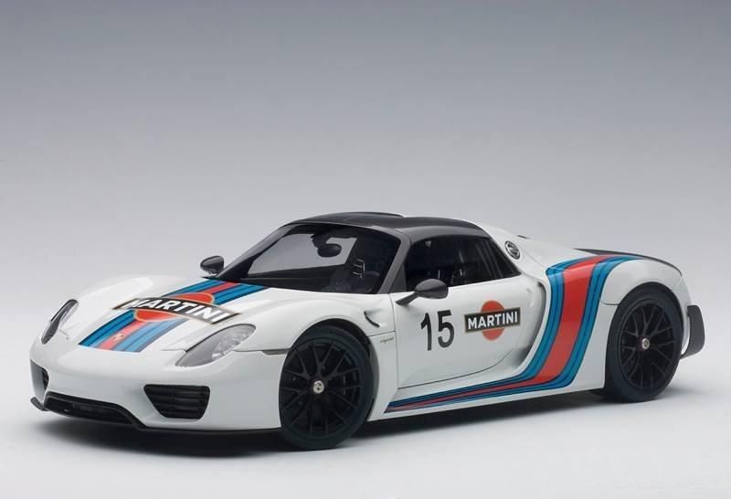 Porsche 918 Spyder Weissach Package Martini Autoart