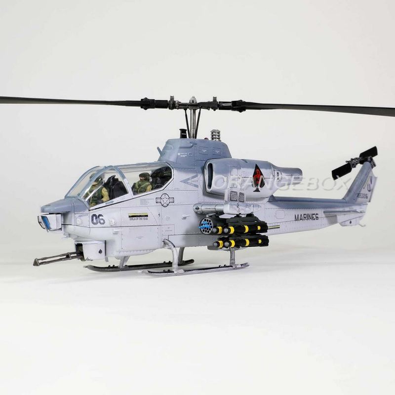 Helicóptero Bell AH-1W Whiskey Cobra (US Marine Squadron 267 2012)