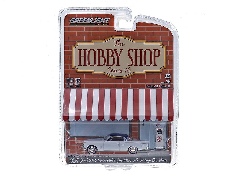Studebaker Commander Starliner 1954 + Gas Pump