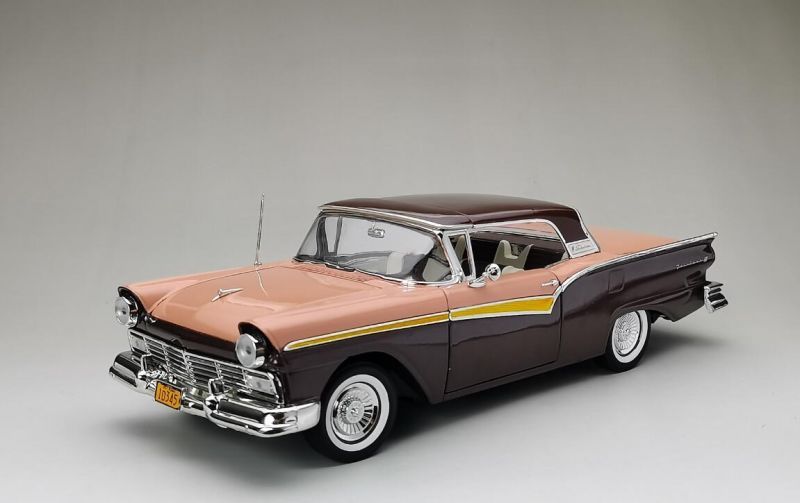 Ford Fairlane 500 Skyliner 1957