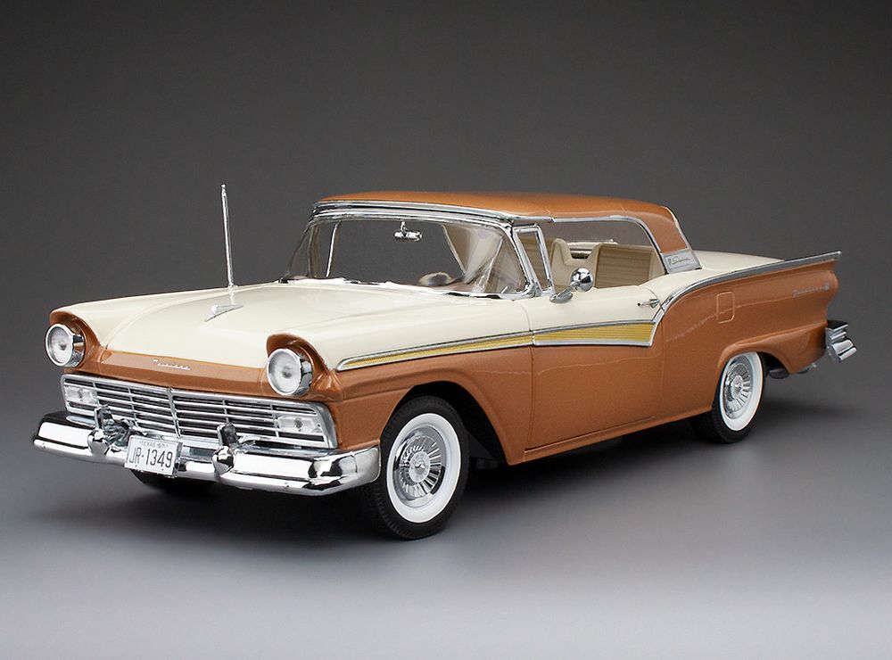 Ford Fairlane 500 Skyliner 1957