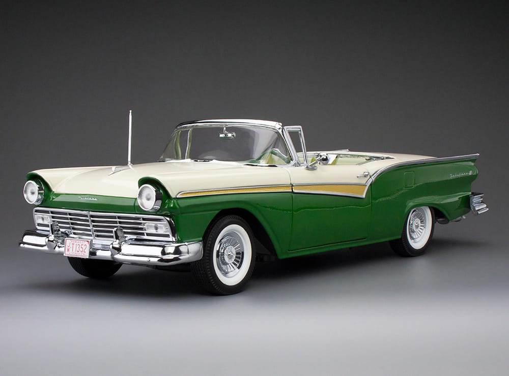 Ford Fairlane 500 Skyliner 1957